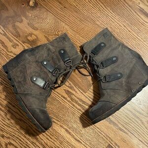 Sorel Joan of Arc lace up wedge